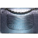 bolso chanel clasico aligator violeta parte trasera