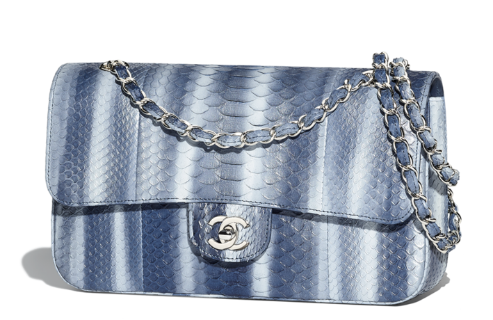 Bolso Chanel clásico pitón en color azul marino Bolso Chanel clásico pitón en color azul marino