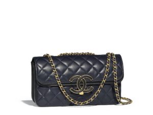 Bolso con solapa en piel de cordero