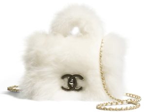 Bolso con solapa y asa