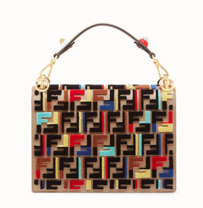 Bolso Ken I de fendi con motivos FF y corazones parte trasera