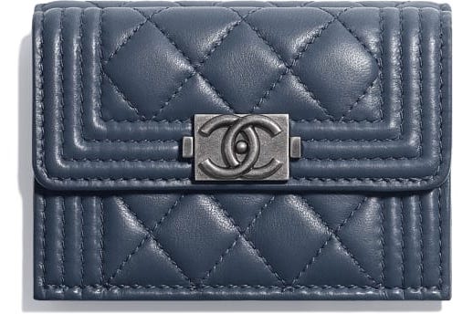 cartera chanel boy pequeña con solapa