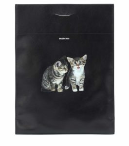 Balenciaga-bolso-de-plastico-puppy-and-kitten