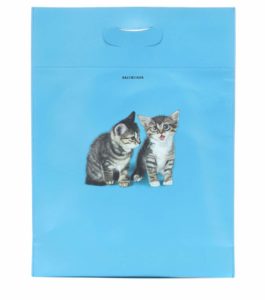 Bolso-balenciaga-de-plastico-puppy-and-kitten-azul