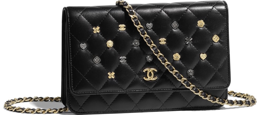 Chanel-cartera-de-mano-con-cadena-charms-18k