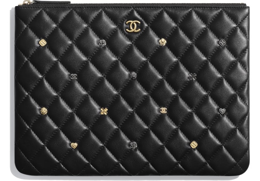 Chanel clutch con charms de 18k 
