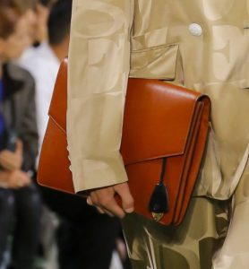 Desfile-escada-colección-bolsos-2019-12