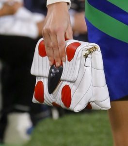 Desfile-escada-colección-bolsos-2019-9
