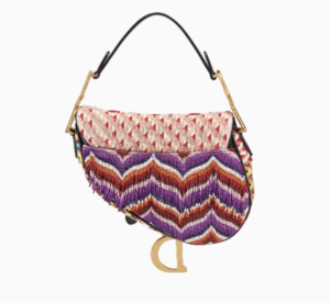Minibolso-Dior-Saddle-bordado-con-perlas