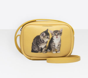 balenciaga bolso amarillo everyday camara gatitos