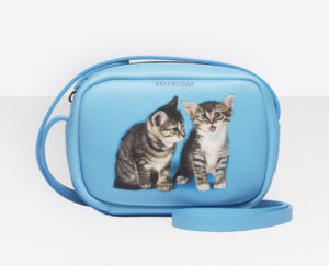 balenciaga bolso azul everyday camara