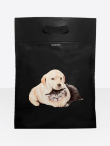 balenciaga-bolso-de-plastico-puppy-and-kitten-negro
