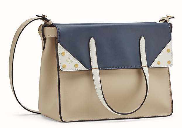 Bolso-Flip-de-Fendi-beige-y-azul