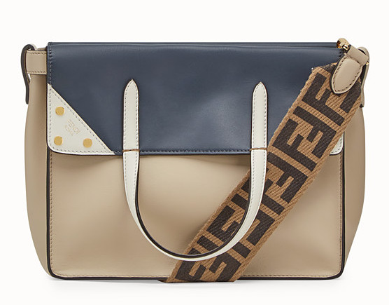 Bolso Flip de Fendi beige y azul