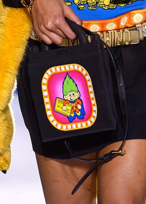 Moschino-rtw-invierno-2019-10