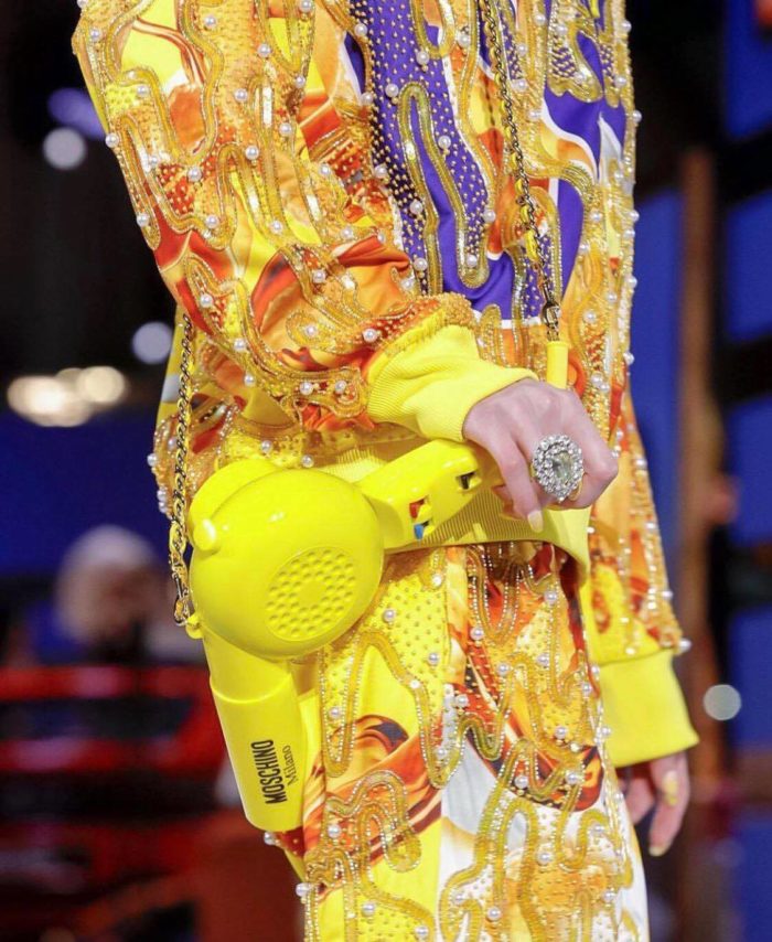 Moschino-rtw-invierno-2019-13