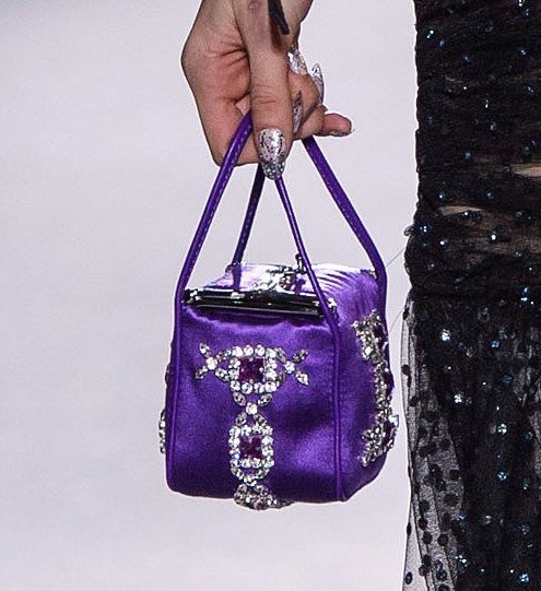 Moschino-rtw-invierno-2019-6