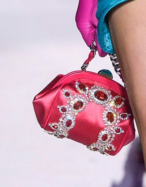 Moschino-rtw-invierno-2019-7