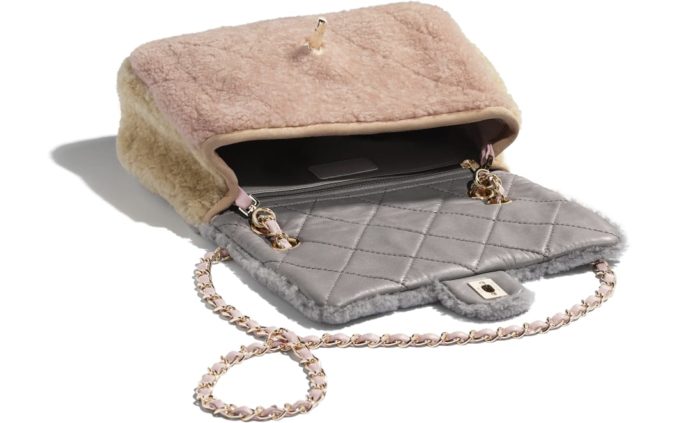 Bolso-Chanel-clásico-lana-rosa-interior