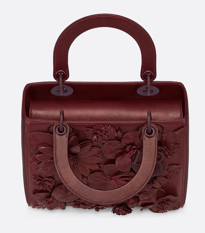 Bolso-Lady-Dior-vino-con-flores-boradadas-2