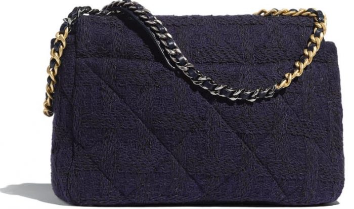 Bolso-Chanel-grande-con-solapa-azul-negro-2019-20-