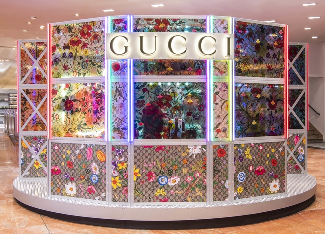 Gucci pin en Galeries lafayette en Paris