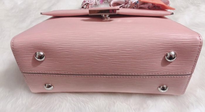 Bolso grenelle rose ballerine louis vuitton interior detalles
