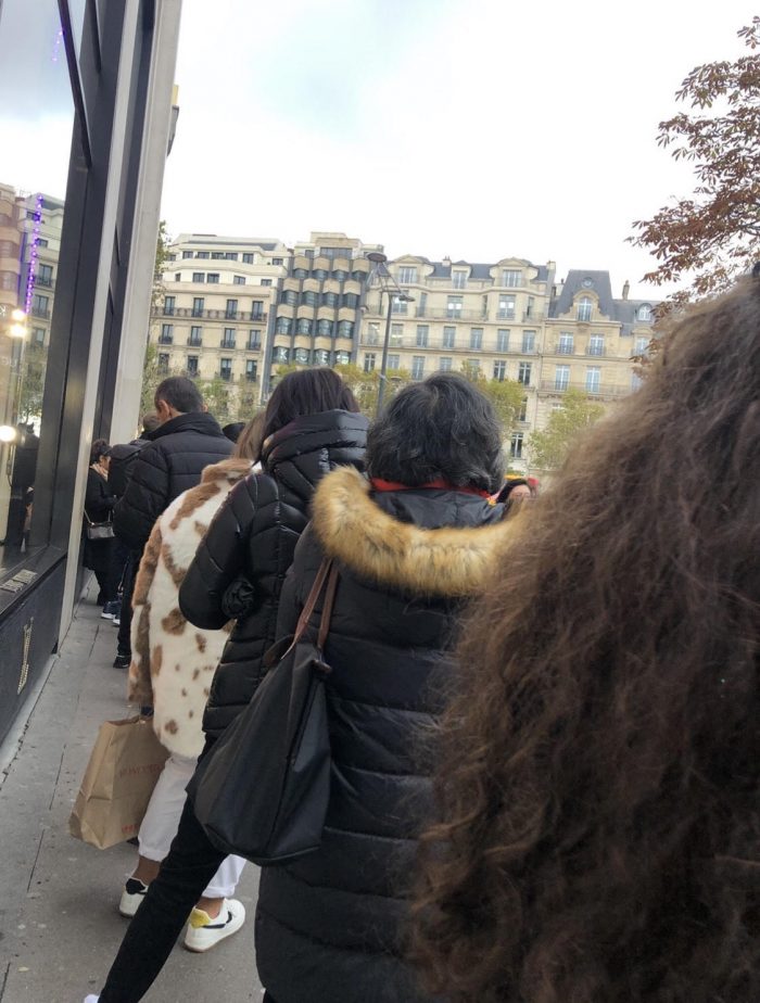 haciendo fila en louis vuitton