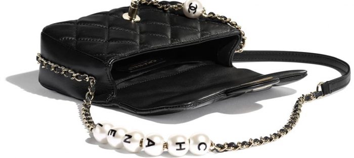 Bolso-chanel-negro-perlas-fantasia-interior