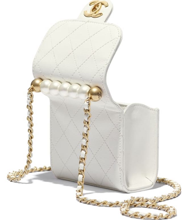 Chanel-clutch-blanco-perlas-fantasía-detalles