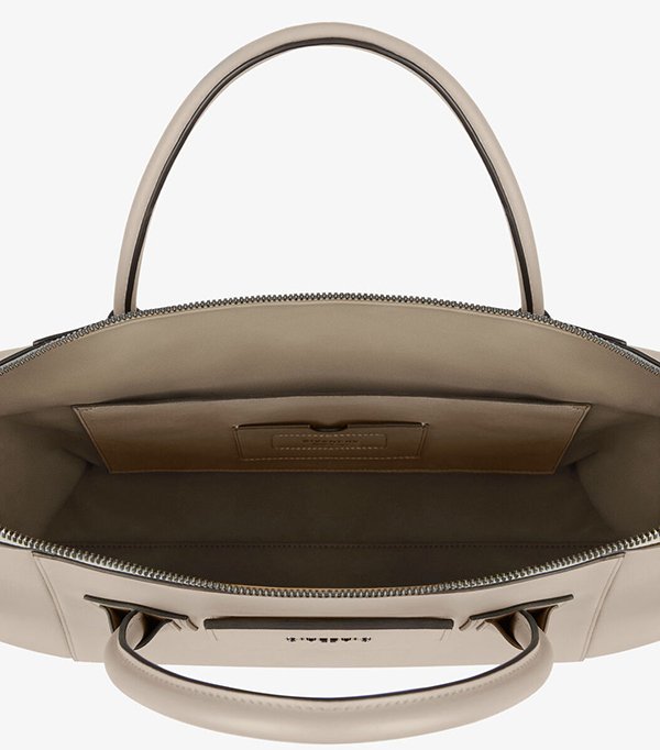 GIVENCHY-TOTE-ANTIGONA-INTERIOR