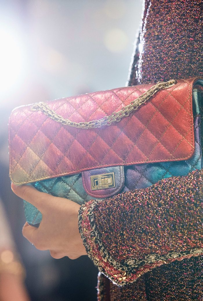 Chanel-metiers-d-art-2019-20-paris-bolso-2-55-metalizado