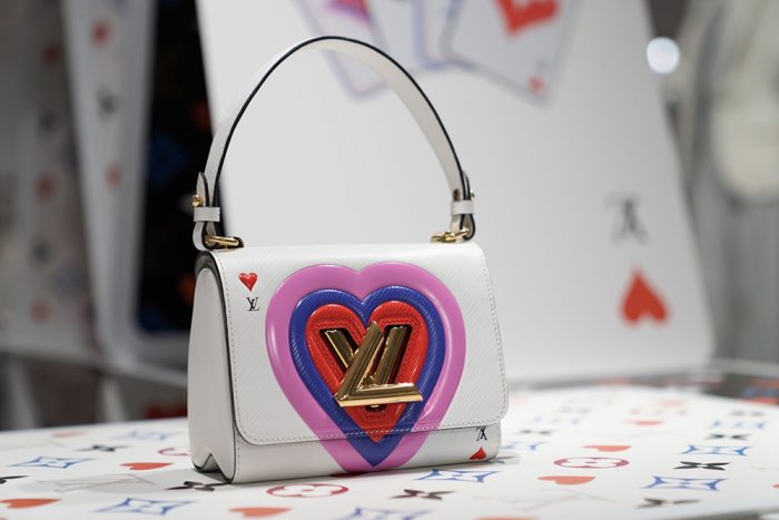 Louis-Vuitton-twist-bolso-corazon-crucero-2021