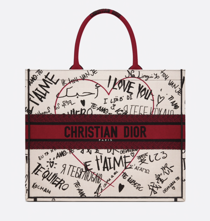 Dior-Book-Tote-con-grafiti-Dioramour