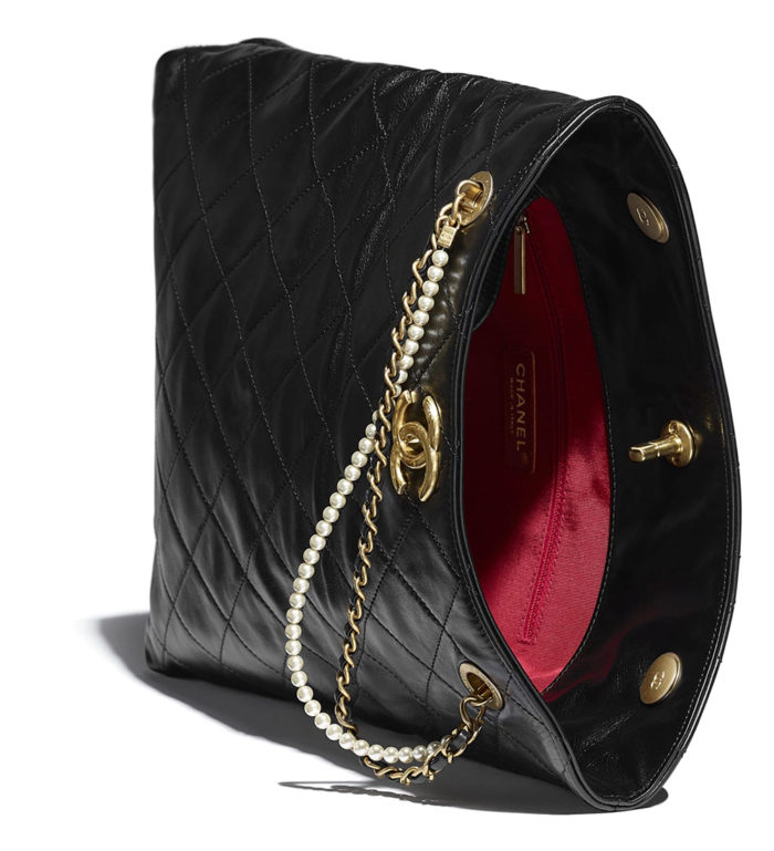 Bolso-Chanel-shopping-piel-ternera-perlas-negro-interior