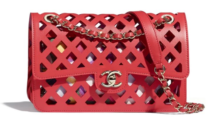 Bolso clásico Chanel con piel perforada 