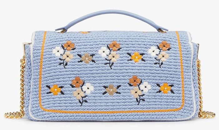 Bolso azul Fendi Baguette bordado con flores parte posterior