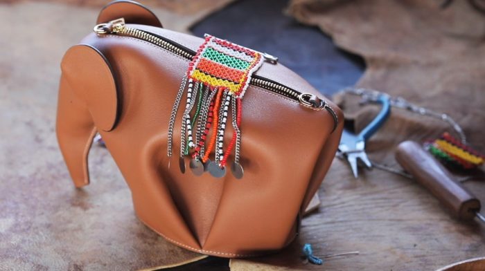 Loewe ayuda a elefantes con su bolso Elephant