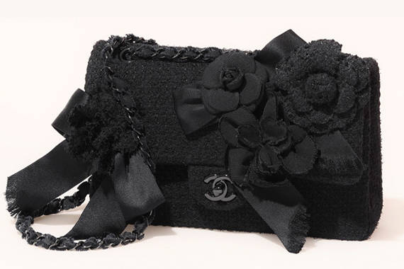 Bolso Clásico Chanel con camelias