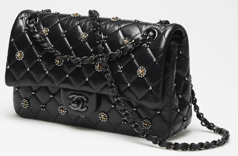 Chanel-clasico-negro-joyas-primavera-22