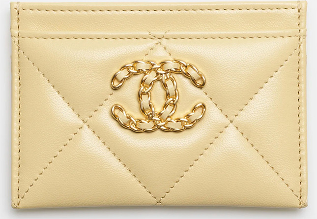 Chanel-tarjetero-amarillo-primavera-verano-2022.