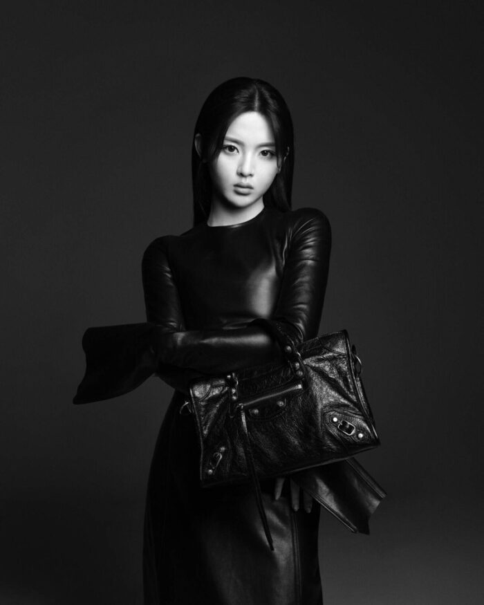 Balenciaga-City-Bag-2024-Yang Chaoyue-campaña